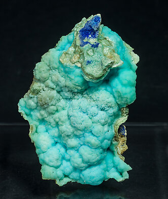 Felsőbnyaite with Azurite. 