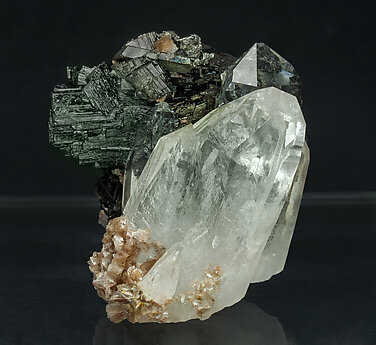 Ferberite with Quartz and Muscovite. Front