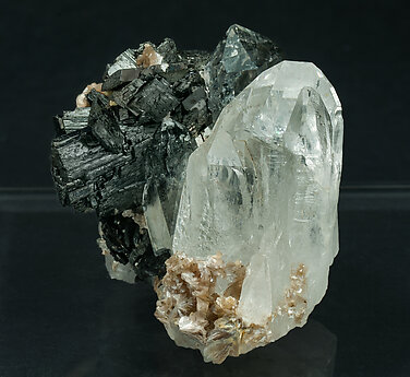 Ferberite with Quartz and Muscovite. Side