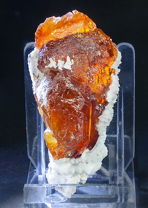 Sphalerite with Dolomite. Side with Light behind