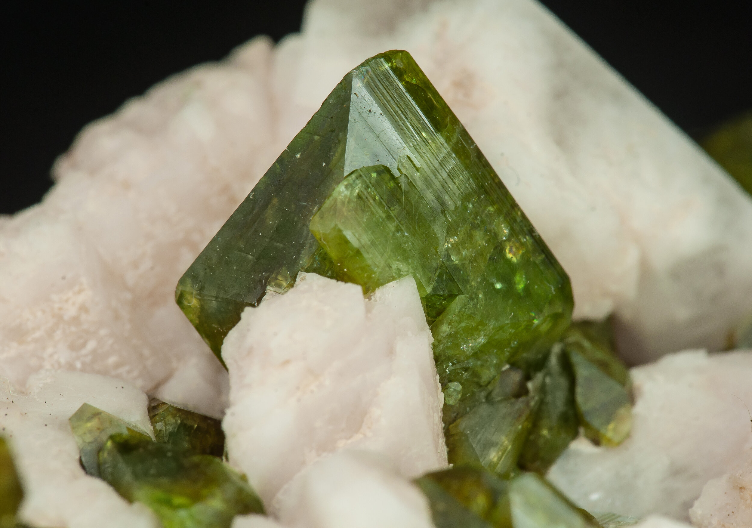 specimens/s_imagesAQ1/Titanite-JFD248AQ1d.jpg