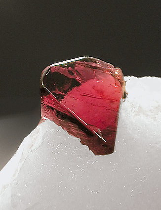 Spinel on Calcite. 