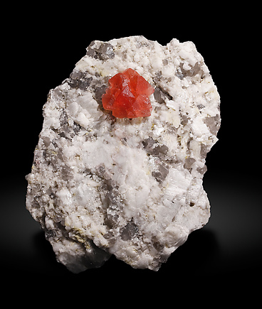 Fluorite (octahedral) with Albite and Quartz. Front / Photo: Joaquim Calln