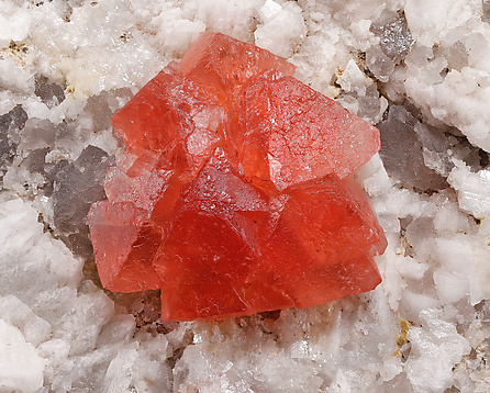 Fluorite (octahedral) with Albite and Quartz. Detail / Photo: Joaquim Calln