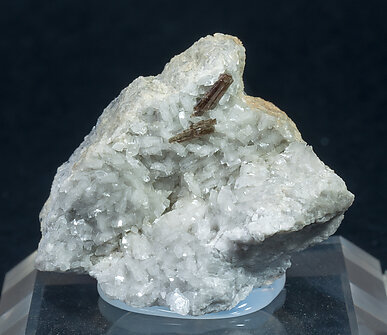 Dissakisite-(Ce)/Allanite-(Ce), Dolomite.