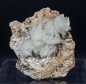 Baryte, Calcite, Pyrite, Sphalerite. Front