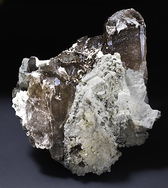 Bavenite, Albite, Quartz (variety smoky).