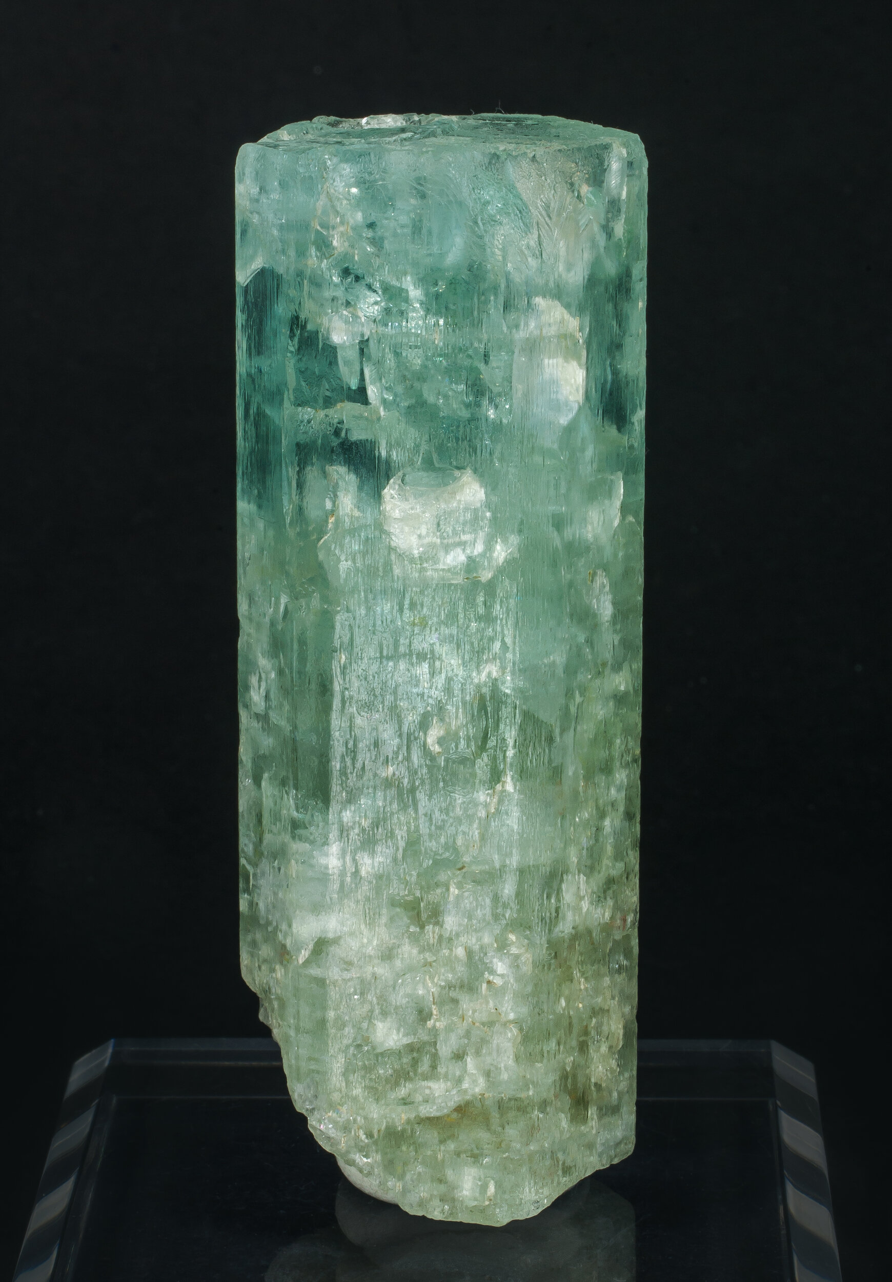 specimens/s_imagesCM/Beryl_aquamarine-17MM230_f.jpg