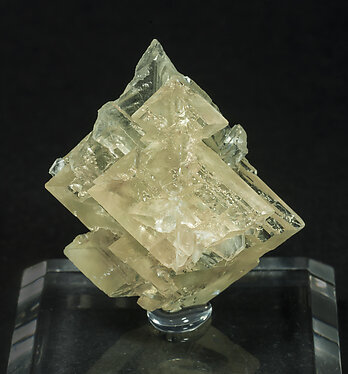 Calcite (twinned). Front