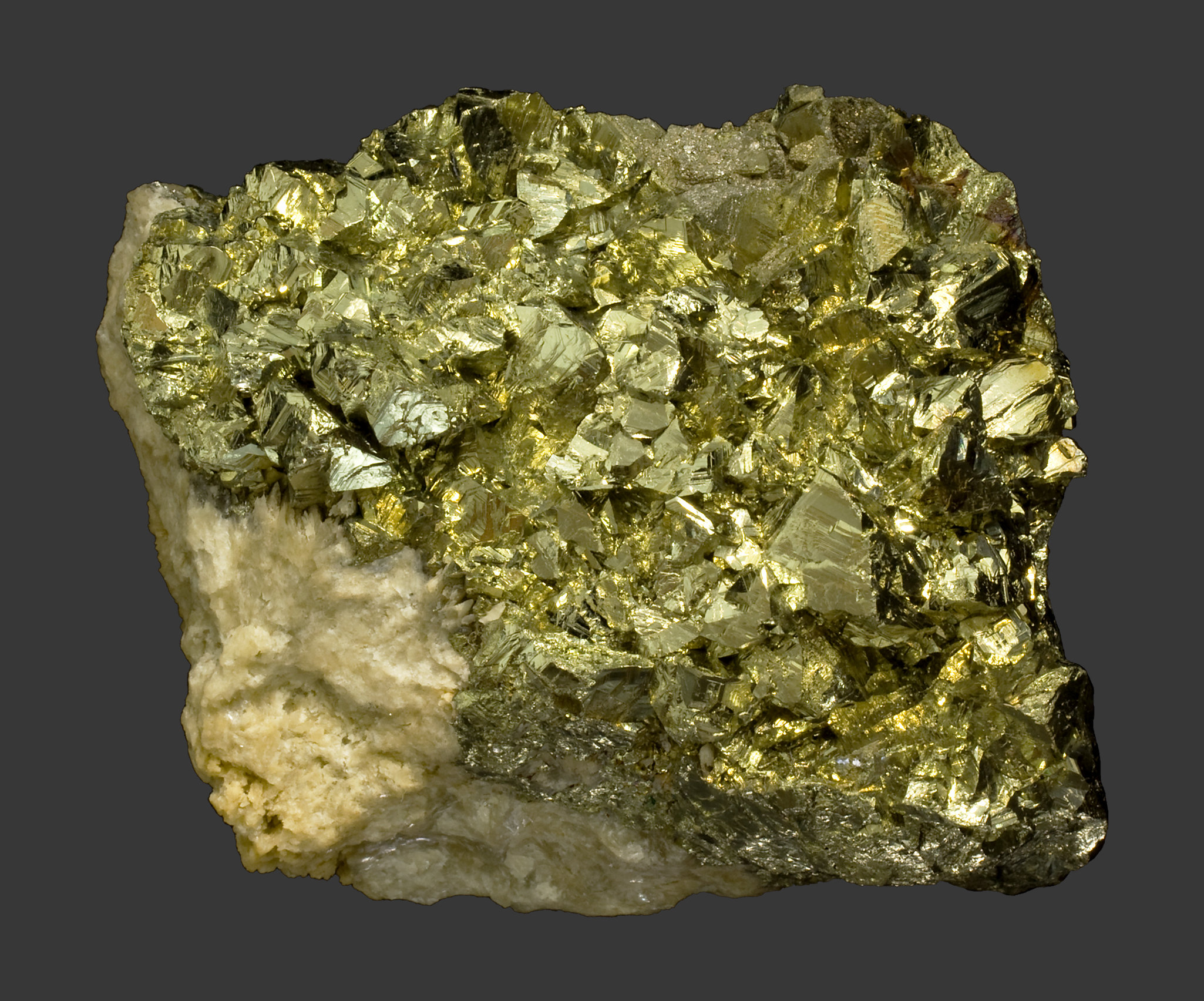 specimens/s_imagesCM/Chalcopyrite-8ED27W2f.jpg