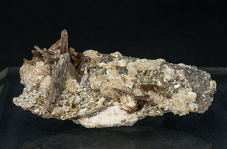 Childrenite, Roscherite, Feldspar. Front