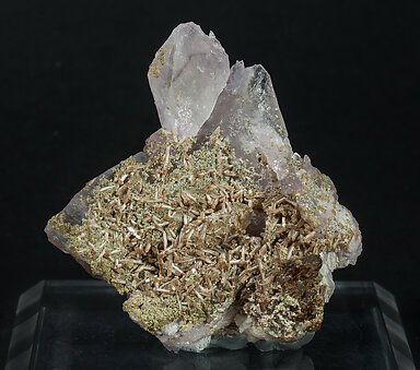 Eosphorite, Roscherite, Quartz (variety rose quartz). Front