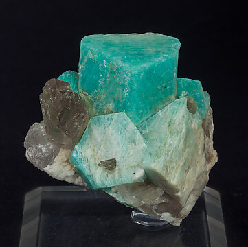 Microcline (variety amazonite), Quartz (variety smoky).