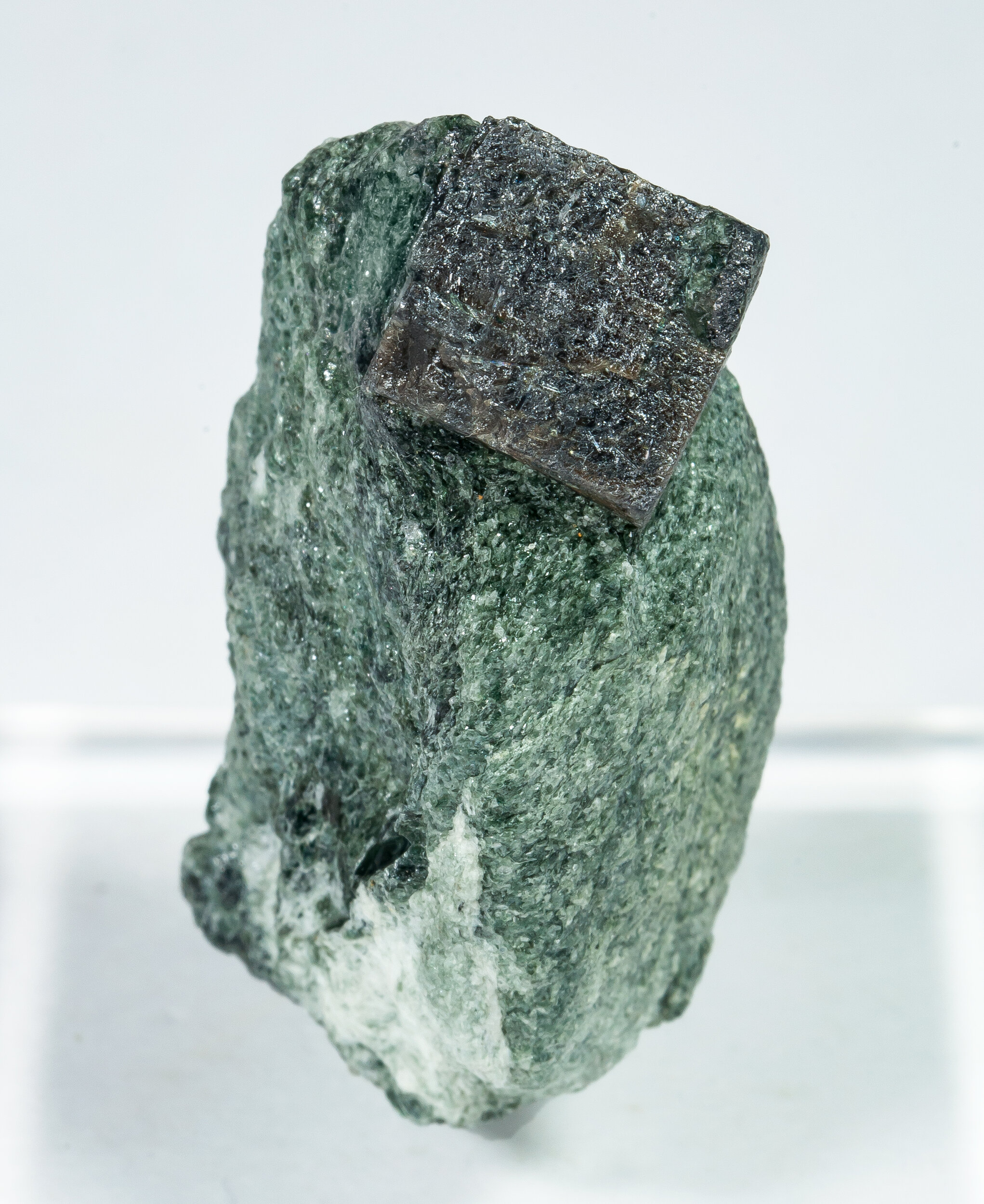 specimens/s_imagesCM/Perovskite-22TFM140_f.jpg