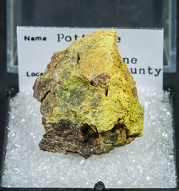 Pottsite, Clinobisvanite. 