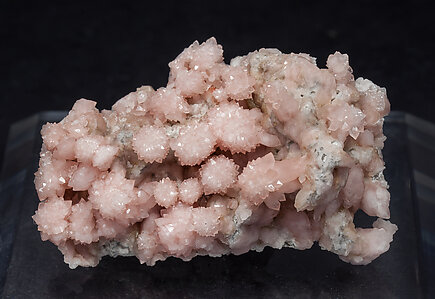 Quartz (variety rose quartz).