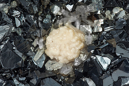 Sphalerite, Arsenopyrite, Quartz, Dolomite. Detail