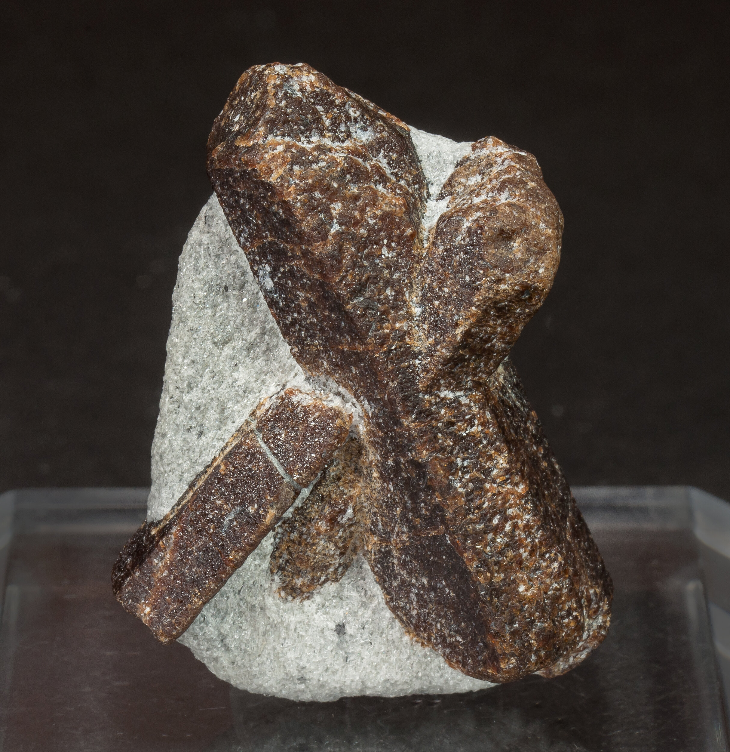 specimens/s_imagesCM/Staurolite-10ED58.jpg