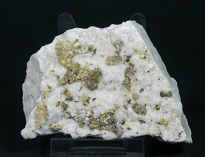 Wulfenite (variety chillagite), Cerussite, Baryte. Front