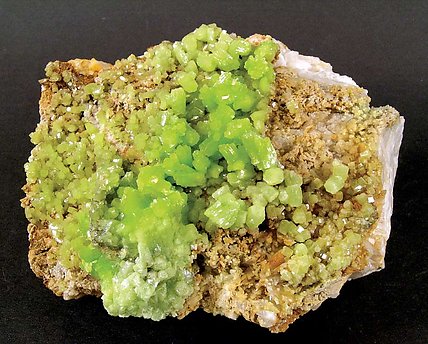 Pyromorphite on Baryte.