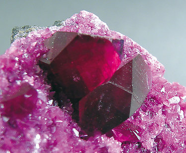 Clinochloro (variedad kmmererita). 