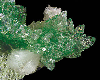 Fluorapophyllite-(K) with Stilbite. 