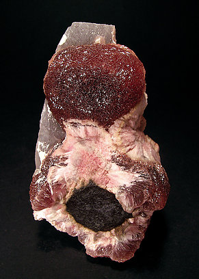 Elbaita (variedad rubellita) con Schorlo y Calcita. 