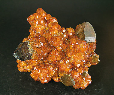 Spessartine with smoky Quartz.