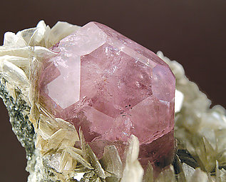 Fluorapatite with Cassiterite and Mica. 