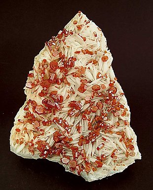 Vanadinite on Baryte. 