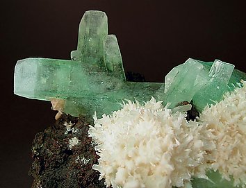 Fluorapophyllite-(K) with Scolecite. 