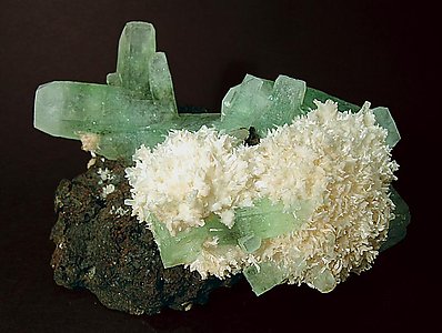 Fluorapophyllite-(K) with Scolecite.