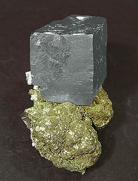 Galena on Pyrite. Side