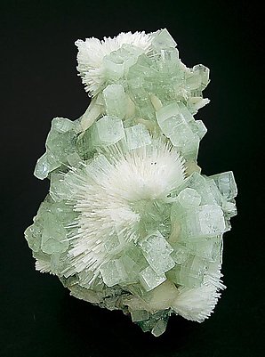 Fluorapophyllite-(K) with Scolecite. 