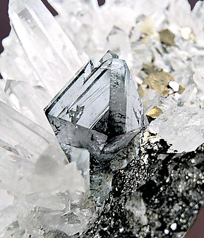 Scheelite with Chalcopyrite and Quartz. 