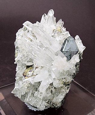 Scheelite with Chalcopyrite and Quartz.