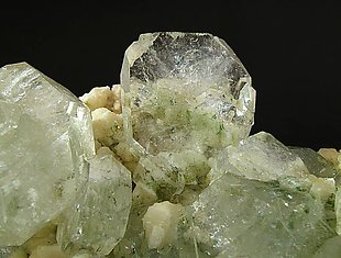 Fluorapophyllite-(K) with Heulandite-Ca. 