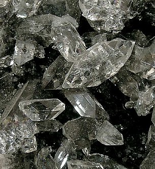 Julgoldita-(Fe) con Fluorapophyllita-(K). 