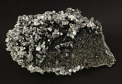 Julgoldite-(Fe) with Fluorapophyllite-(K).