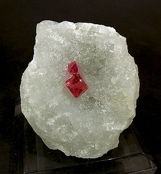 Spinel on Calcite. 