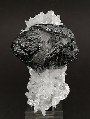 Doubly terminated Sphalerite with Quartz. Front