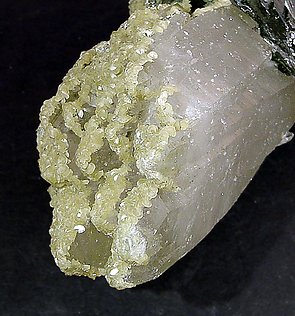 Doubly terminated Ferberite with doubly terminated Quartz. Bottom