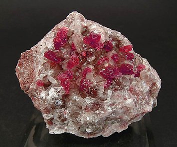 Roselite on Calcite.