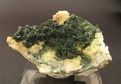 Olivenite.