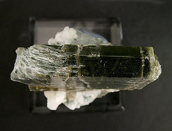 Clinozoisite with Calcite and Byssolite. Top
