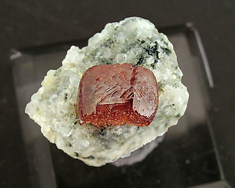 Bastnsite-(Ce) on Calcite. Top