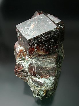 Almandine. Side