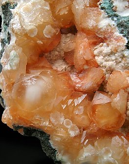 Fluorapophyllite-(K) with Stilbite. 