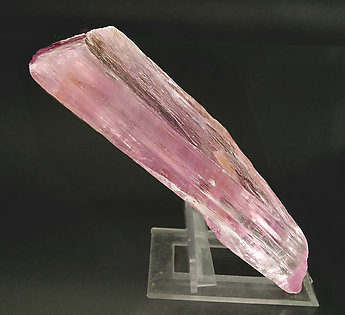 Spodumene (variety kunzite). Side