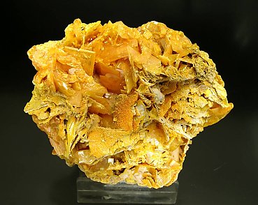 Wulfenite with Mimetite. Front